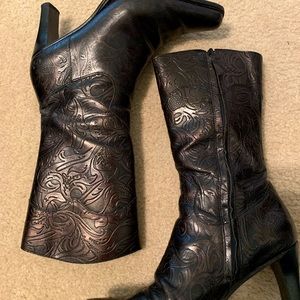 Antonio Melano black textured mid high boots! 8 medium. Compliments any outfit!